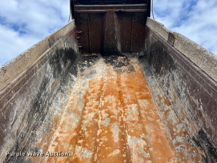 image for item ET6940 1998 Sterling LT9522 dump truck