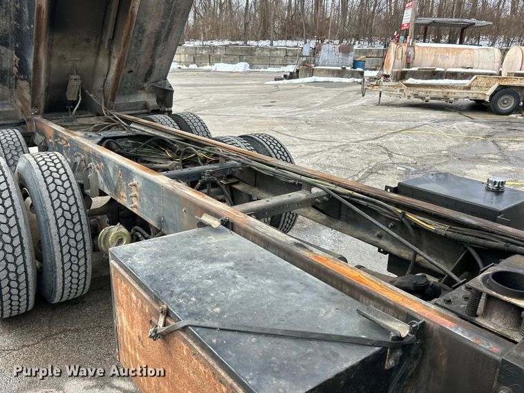 image for item ET6940 1998 Sterling LT9522 dump truck