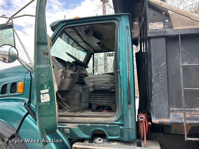 image for item ET6940 1998 Sterling LT9522 dump truck