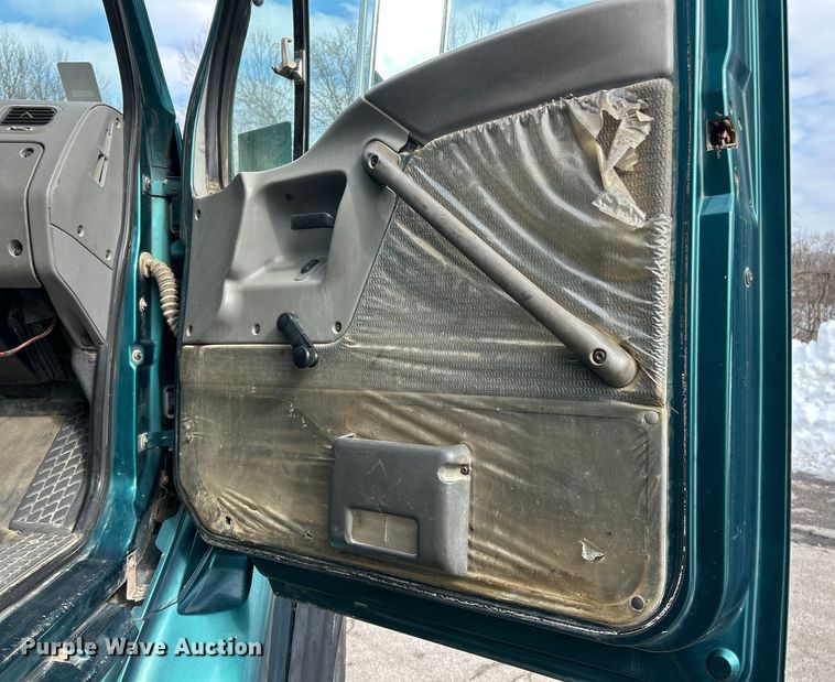 image for item ET6940 1998 Sterling LT9522 dump truck