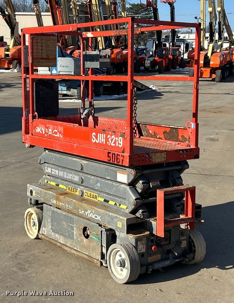 image for item ET6942 2008 Skyjack SJ III 3219 scissor lift