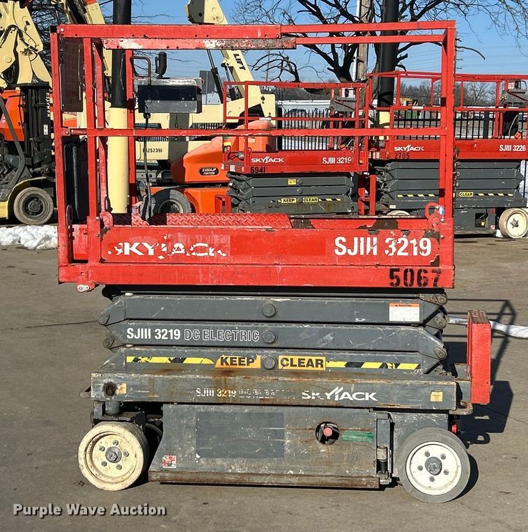 image for item ET6942 2008 Skyjack SJ III 3219 scissor lift