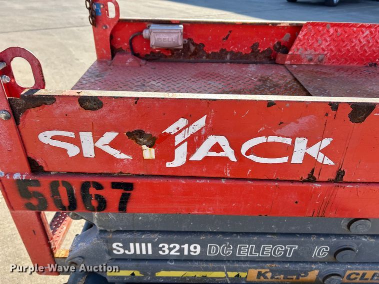 image for item ET6942 2008 Skyjack SJ III 3219 scissor lift