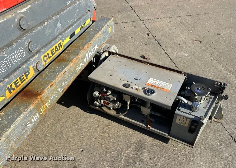 image for item ET6942 2008 Skyjack SJ III 3219 scissor lift