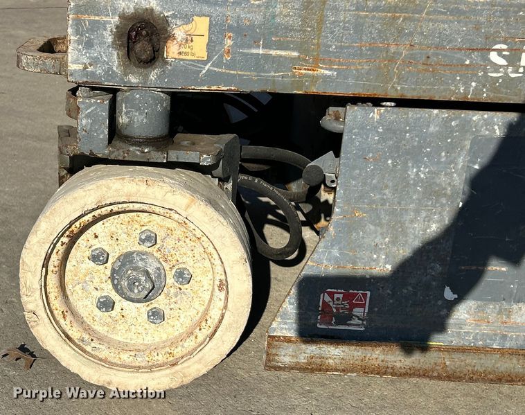 image for item ET6942 2008 Skyjack SJ III 3219 scissor lift