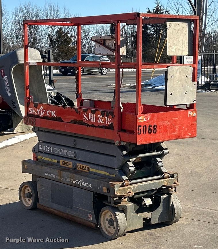 image for item ET6943 2008 SkyJack SJIII 3219 scissor lift