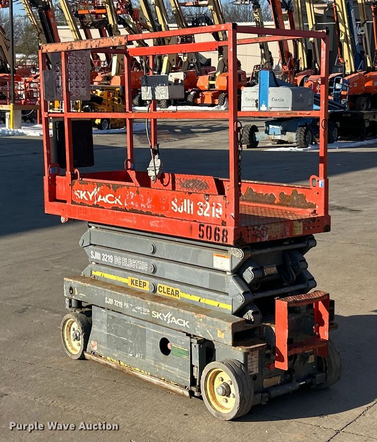image for item ET6943 2008 SkyJack SJIII 3219 scissor lift