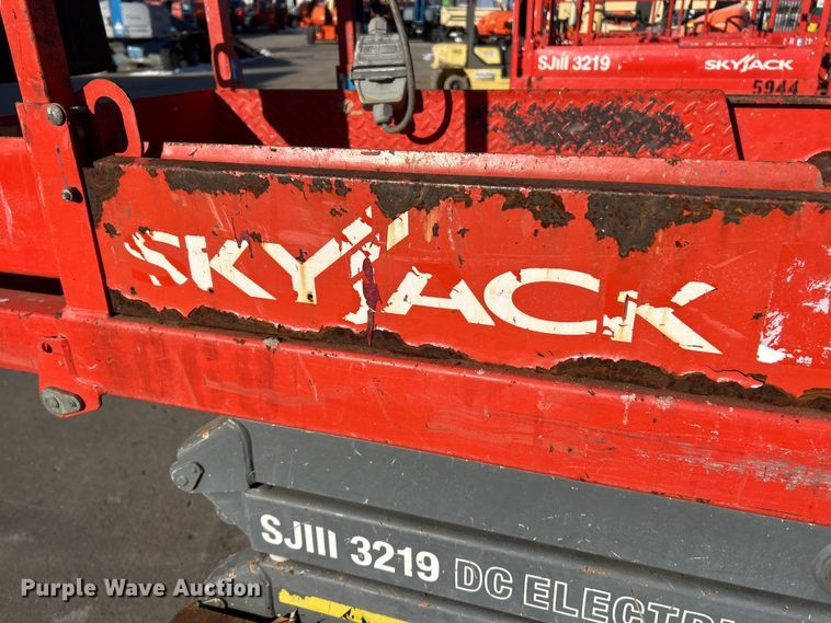 image for item ET6943 2008 SkyJack SJIII 3219 scissor lift