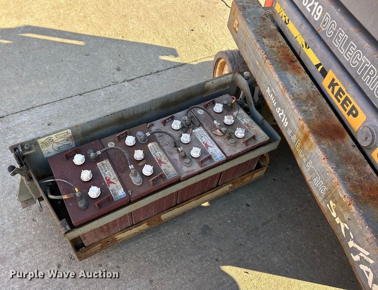 image for item ET6943 2008 SkyJack SJIII 3219 scissor lift