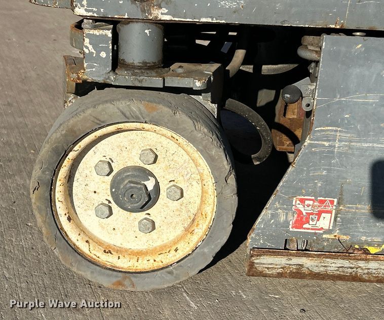 image for item ET6943 2008 SkyJack SJIII 3219 scissor lift
