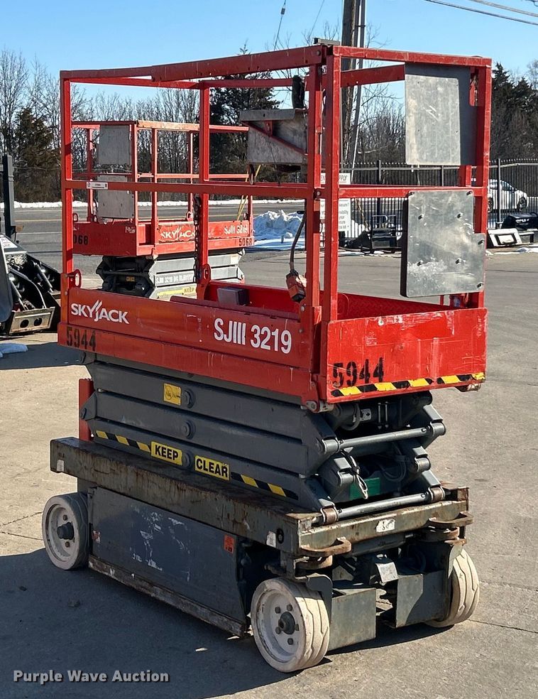 image for item ET6944 2008 Skyjack SJIII 3219 scissor lift