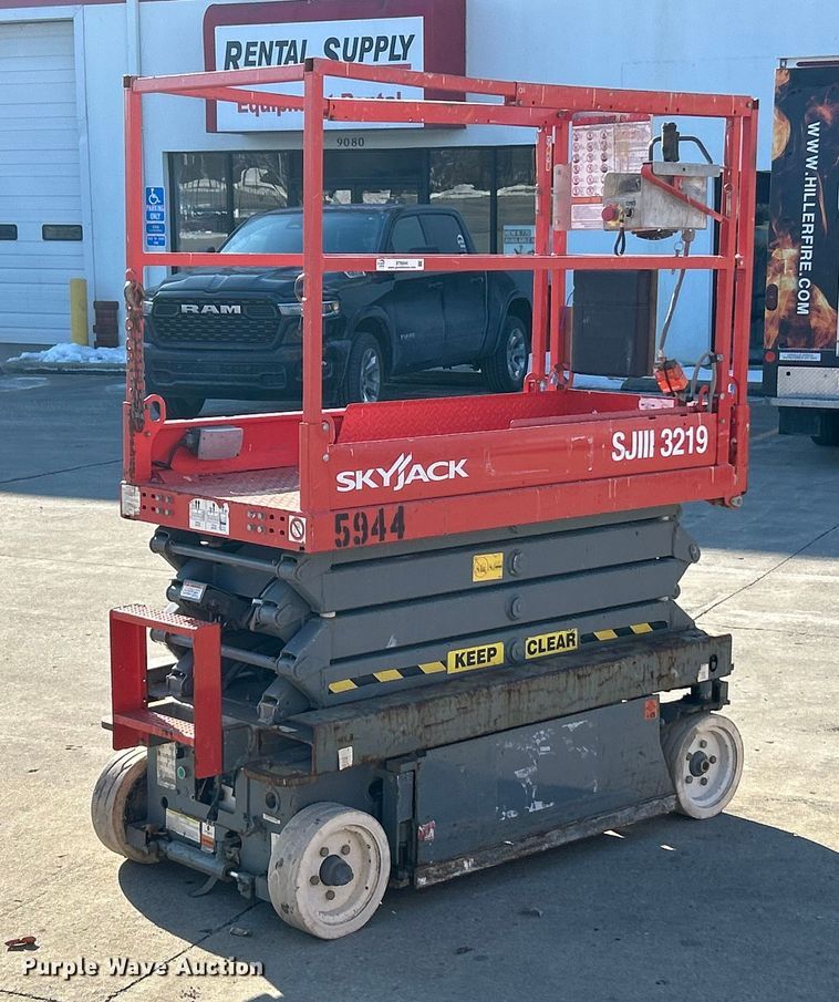 image for item ET6944 2008 Skyjack SJIII 3219 scissor lift