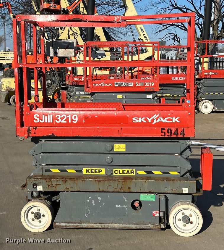 image for item ET6944 2008 Skyjack SJIII 3219 scissor lift
