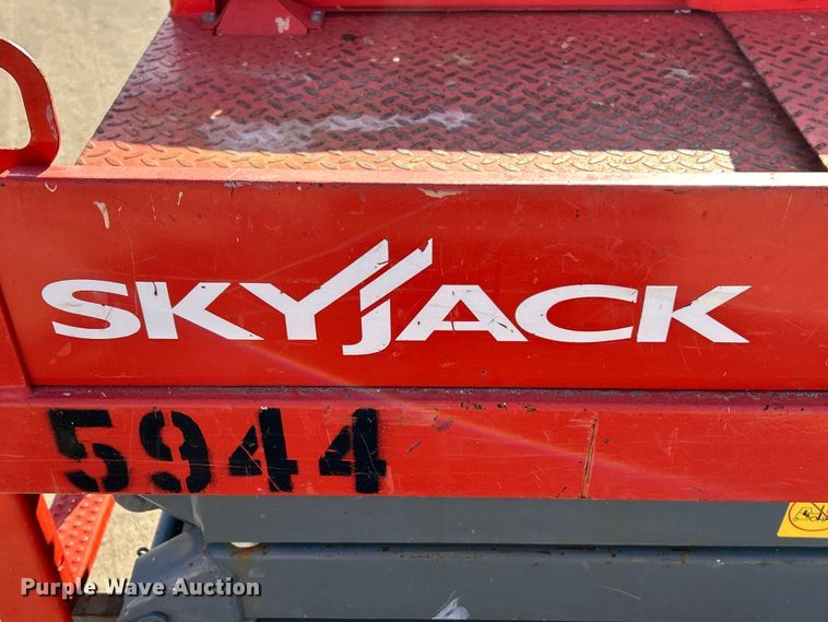 image for item ET6944 2008 Skyjack SJIII 3219 scissor lift