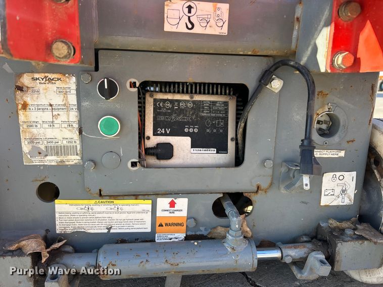 image for item ET6944 2008 Skyjack SJIII 3219 scissor lift