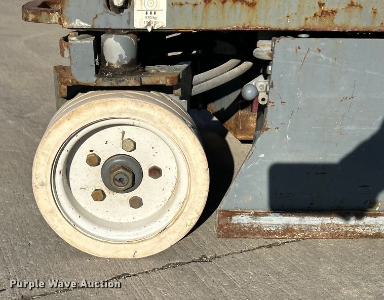 image for item ET6944 2008 Skyjack SJIII 3219 scissor lift