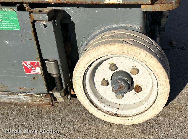 image for item ET6944 2008 Skyjack SJIII 3219 scissor lift