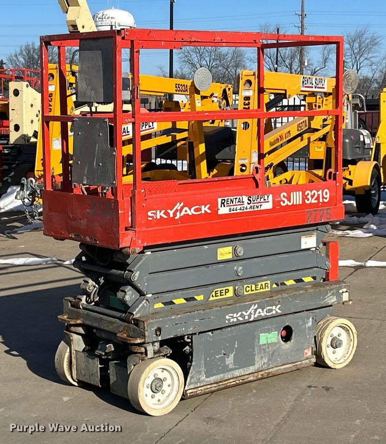 image for item ET6945 2006 Skyjack SJIII 3219 scissor lift