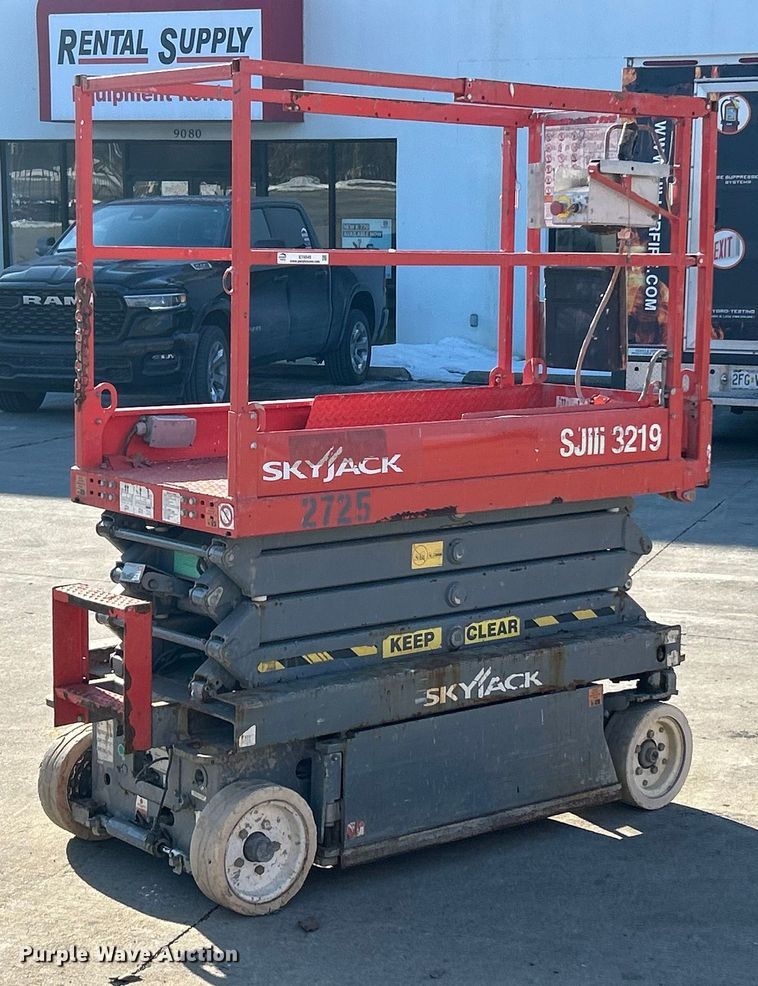 image for item ET6945 2006 Skyjack SJIII 3219 scissor lift