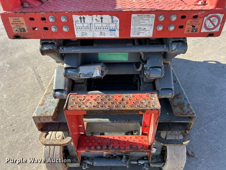 image for item ET6945 2006 Skyjack SJIII 3219 scissor lift