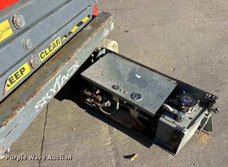 image for item ET6945 2006 Skyjack SJIII 3219 scissor lift