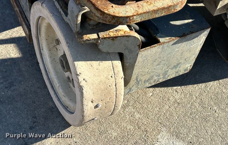 image for item ET6945 2006 Skyjack SJIII 3219 scissor lift