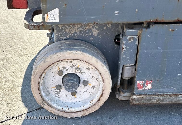 image for item ET6945 2006 Skyjack SJIII 3219 scissor lift