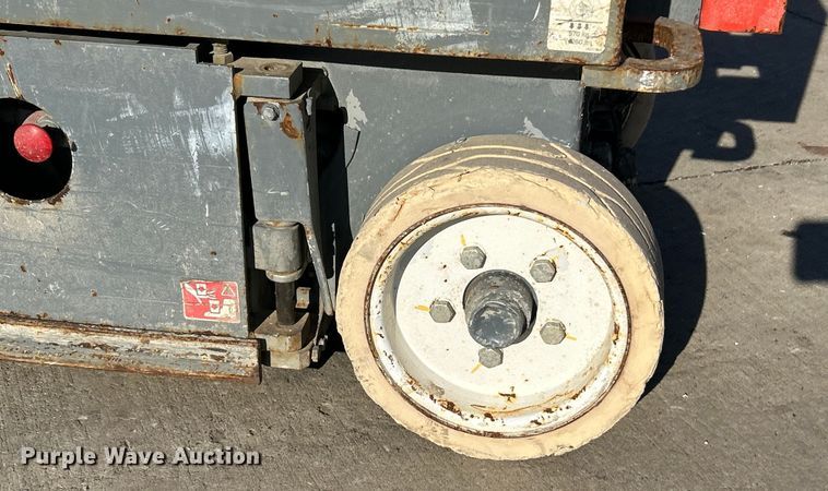image for item ET6945 2006 Skyjack SJIII 3219 scissor lift
