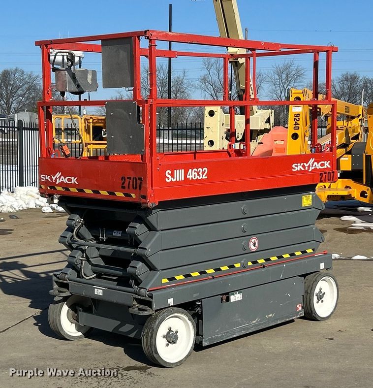 image for item ET6946 2007 Skyjack SJIII 4632 scissor lift