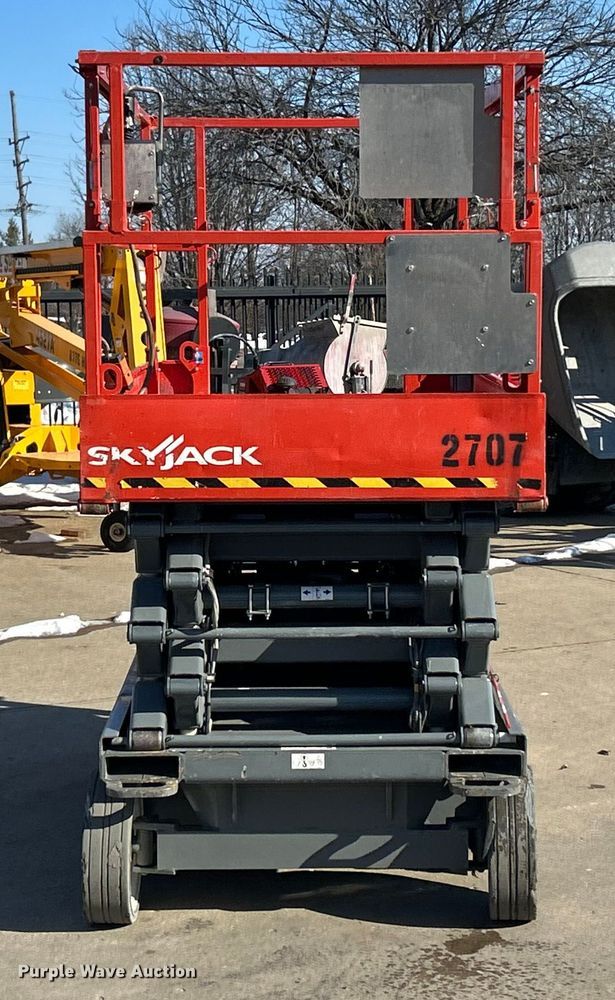 image for item ET6946 2007 Skyjack SJIII 4632 scissor lift