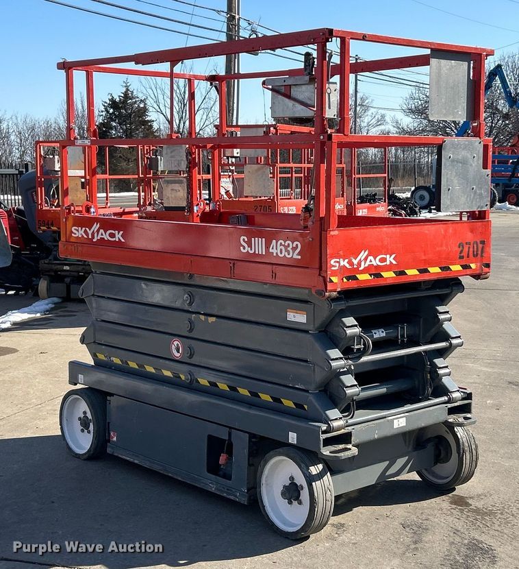 image for item ET6946 2007 Skyjack SJIII 4632 scissor lift