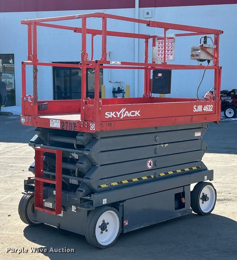 image for item ET6946 2007 Skyjack SJIII 4632 scissor lift