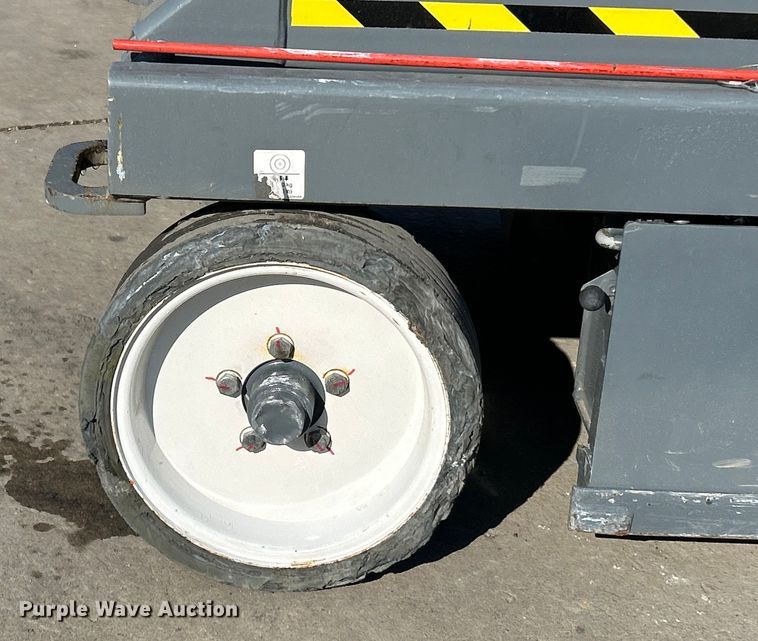 image for item ET6946 2007 Skyjack SJIII 4632 scissor lift