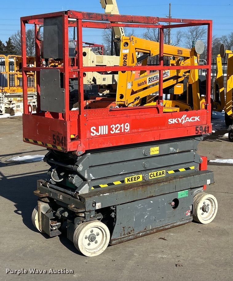 image for item ET6947 2008 Skyjack SJIII 3219 scissor lift