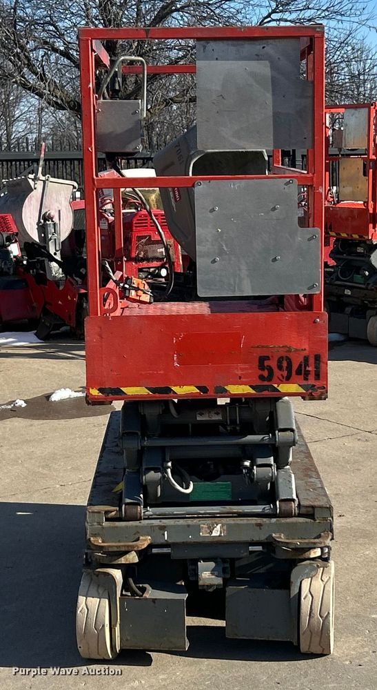 image for item ET6947 2008 Skyjack SJIII 3219 scissor lift