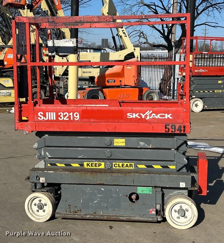 image for item ET6947 2008 Skyjack SJIII 3219 scissor lift