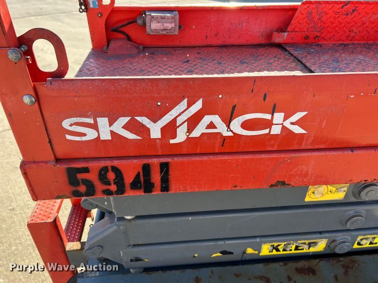 image for item ET6947 2008 Skyjack SJIII 3219 scissor lift