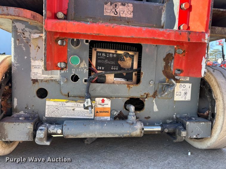 image for item ET6947 2008 Skyjack SJIII 3219 scissor lift