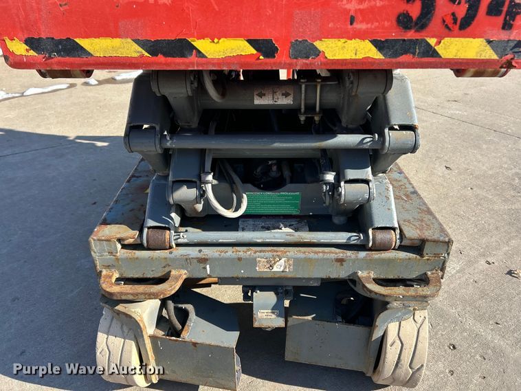 image for item ET6947 2008 Skyjack SJIII 3219 scissor lift