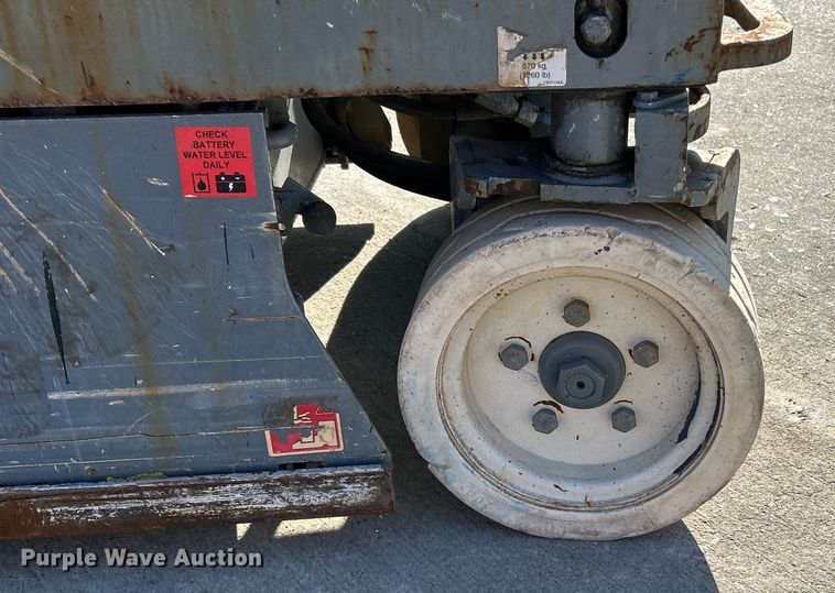 image for item ET6947 2008 Skyjack SJIII 3219 scissor lift