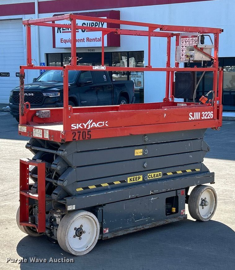 image for item ET6948 2008 Skyjack SJIII 3226 scissor lift