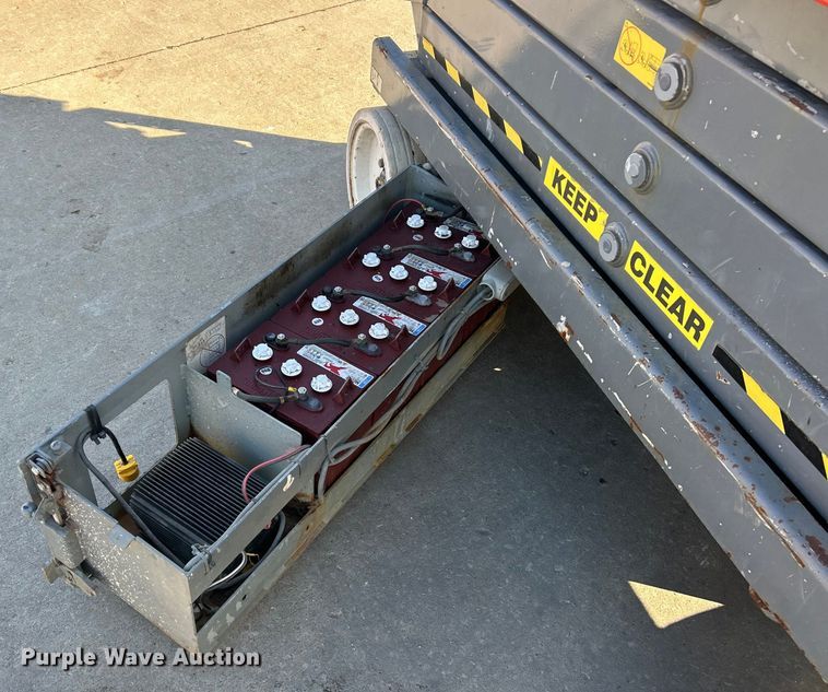 image for item ET6948 2008 Skyjack SJIII 3226 scissor lift