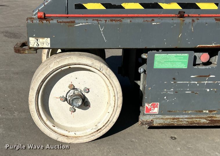 image for item ET6948 2008 Skyjack SJIII 3226 scissor lift
