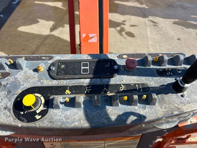 image for item ET6949 2006 JLG 660SJ boom lift