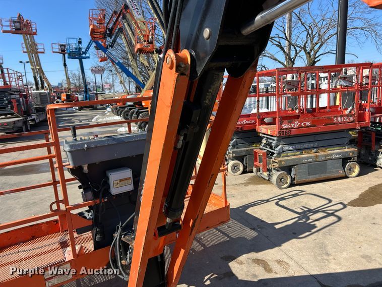 image for item ET6949 2006 JLG 660SJ boom lift