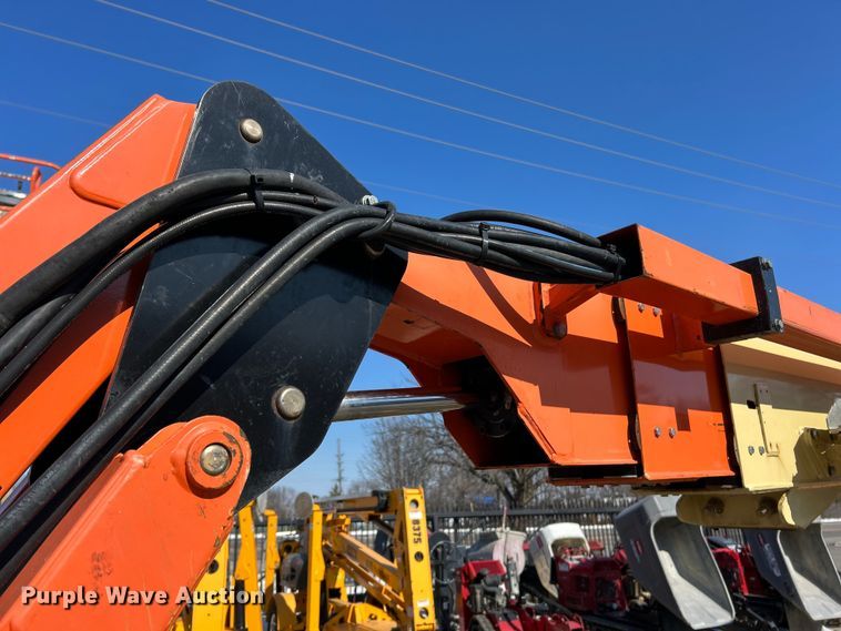 image for item ET6949 2006 JLG 660SJ boom lift