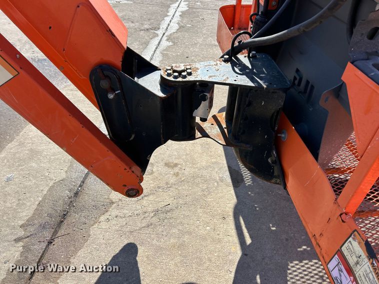 image for item ET6949 2006 JLG 660SJ boom lift