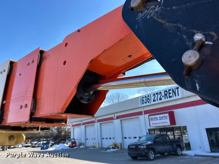 image for item ET6949 2006 JLG 660SJ boom lift