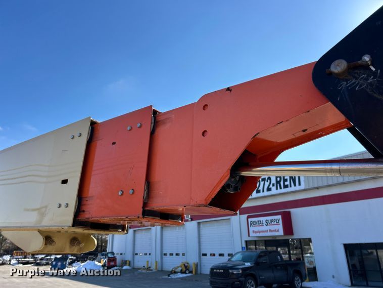 image for item ET6949 2006 JLG 660SJ boom lift