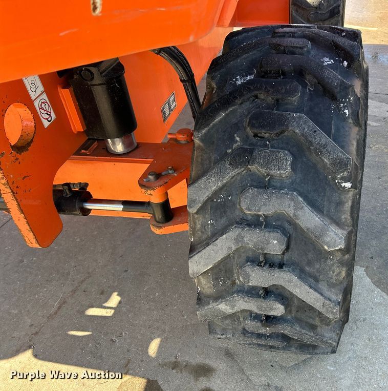 image for item ET6949 2006 JLG 660SJ boom lift